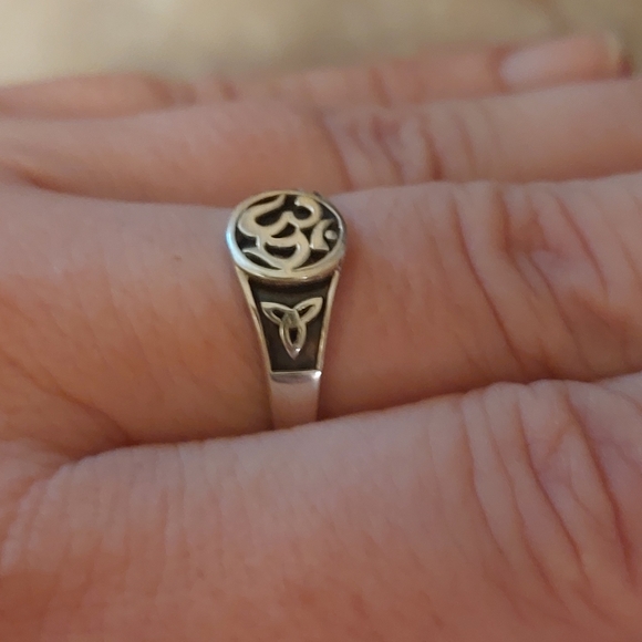 Sterling Silver Om Ring - Picture 4 of 4